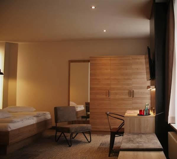 Alexxanders Hotel & Boardinghouse, Restaurant Хемніц Екстер'єр фото